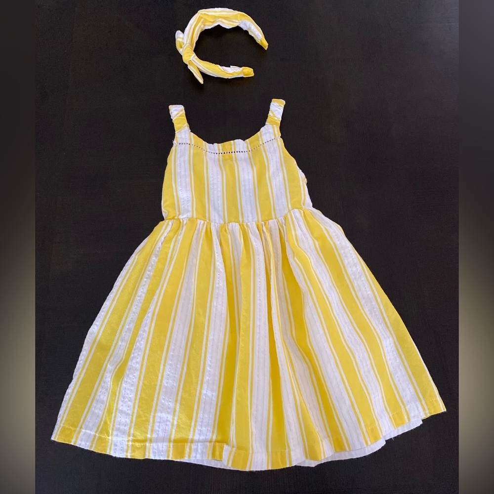 Tahari open back toddler dress with matching hairband.  Size 4T